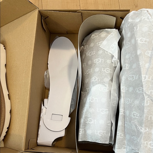 UGG Kids Goldenstar Clog in Brown - Picture 9 of 9